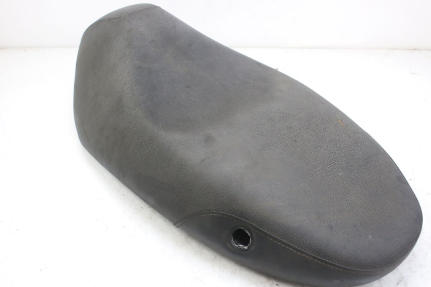 photo de SITZBANK PIAGGIO FLY 4T 50 (2013 - 2017) - Details der Befestigungspunkte