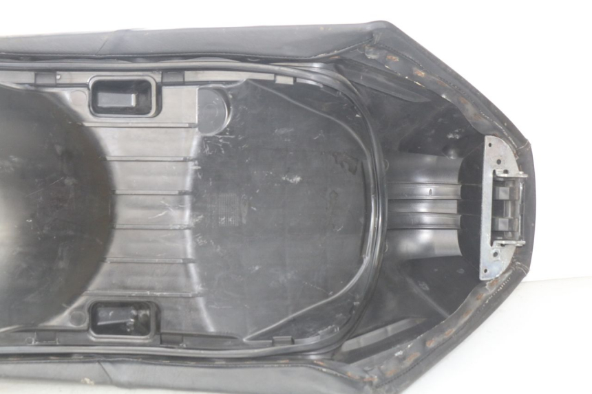 photo de SITZBANK PEUGEOT GEOPOLIS 400 (2007 - 2013) - Hochauflösende Nahaufnahme