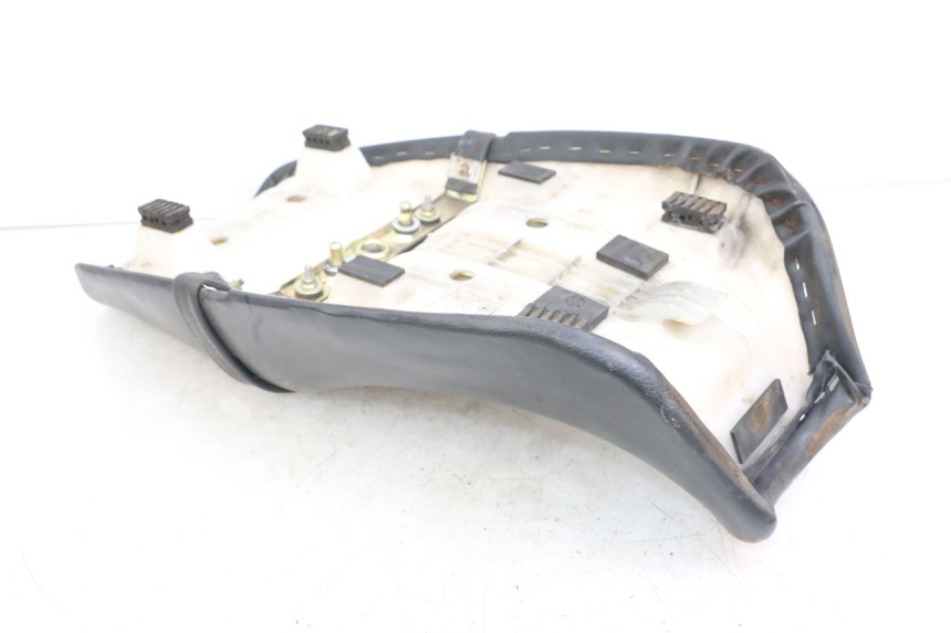 photo de Sitzbank HYOSUNG GF 125 (2001 - 2005) - Zoom auf Gebrauchszustand