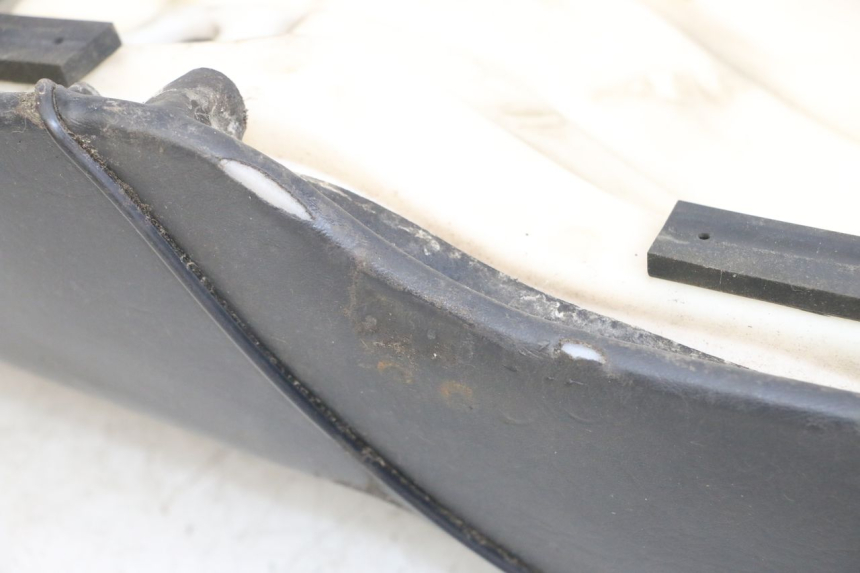 photo de SITZ SUZUKI GN 125 (1997 - 2000) - Details der Befestigungspunkte