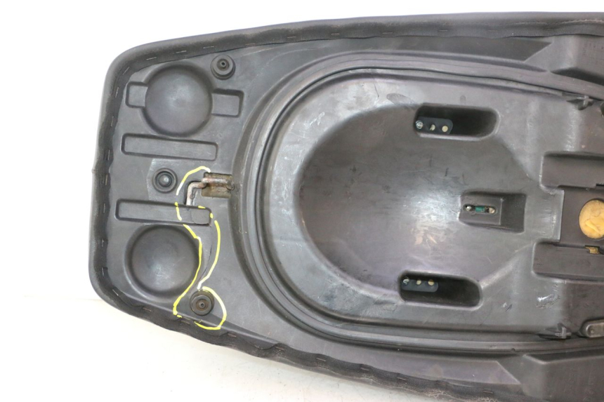 photo de SITZ GILERA GP 800 (2007 - 2013) - Details der Befestigungspunkte