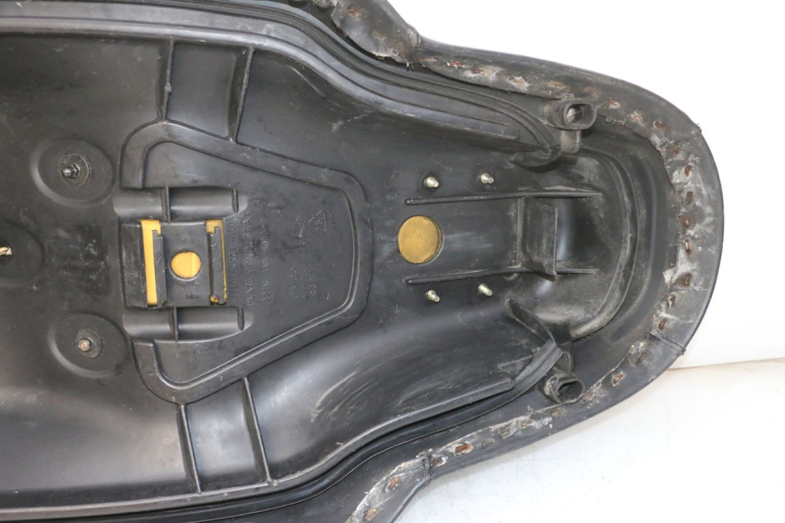 photo de SITZ KYMCO GRAND DINK 125 (2008 - 2014) - Details der Befestigungspunkte