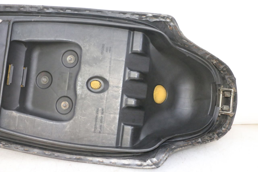 photo de SITZ KYMCO GRAND DINK 125 (2002 - 2007) - Hochauflösende Nahaufnahme