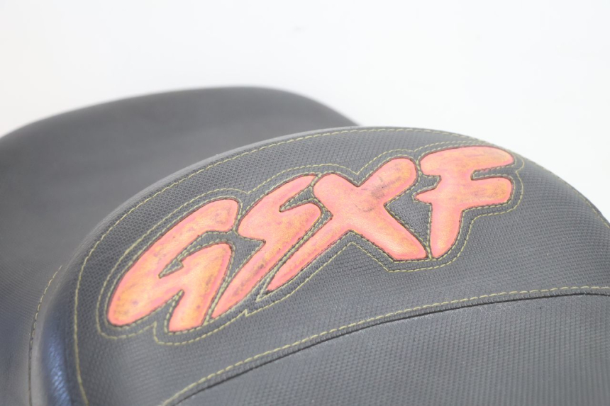 photo de SITZ SUZUKI GSX F GSXF 750 (1988 - 1998) - Zoom auf Gebrauchszustand