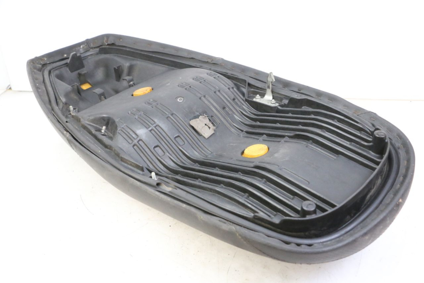 photo de SELLE HONDA FES S-WING SWING ABS 125 (2007 - 2015) - Zoom auf Komponenten