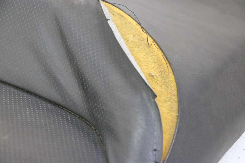 photo de SELLE HONDA FES S-WING SWING ABS 125 (2007 - 2015) - Details der Befestigungspunkte