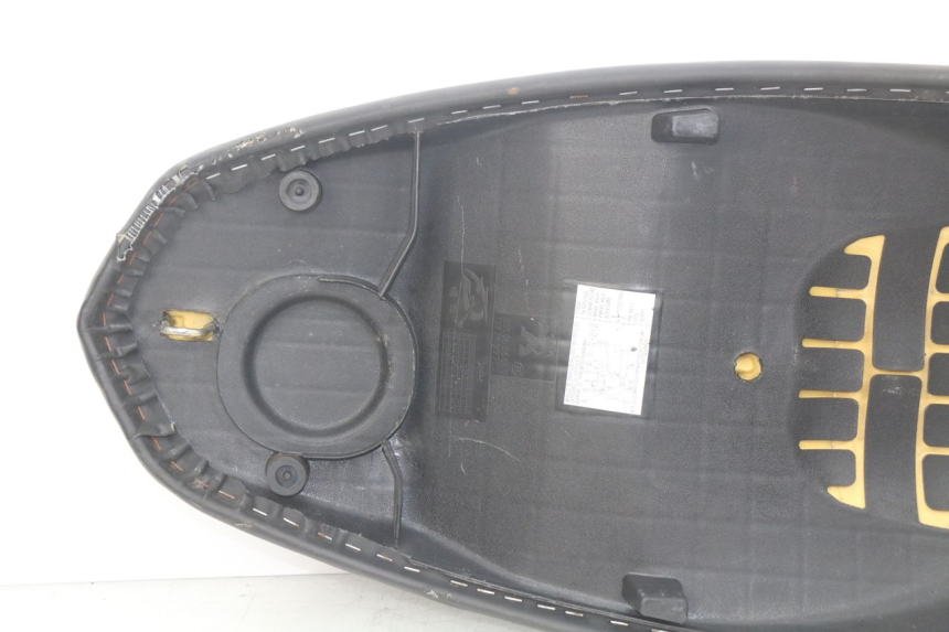 photo de SELLE PEUGEOT KISBEE 2T 50 (2010 - 2017) - Charakteristische Merkmale