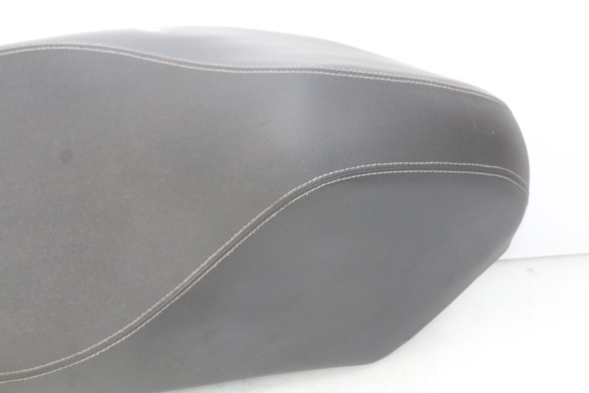 photo de SELLE PEUGEOT KISBEE 2T 50 (2010 - 2017) - Detaillierte Sichtprüfung