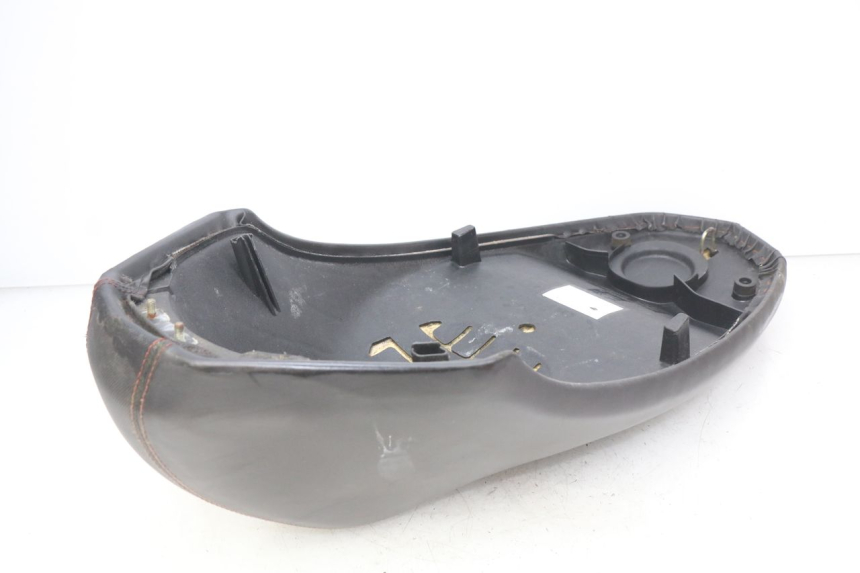 photo de SELLE PEUGEOT KISBEE 2T 50 (2010 - 2017) - Charakteristische Merkmale