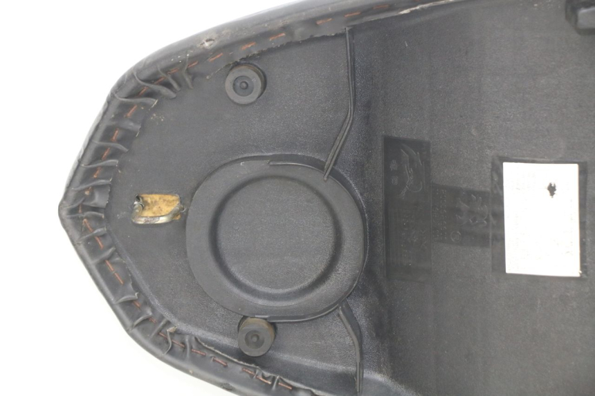 photo de SELLE PEUGEOT KISBEE 2T 50 (2010 - 2017) - Detaillierte Sichtprüfung