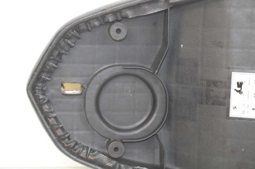 photo de SELLE PEUGEOT KISBEE 2T 50 (2010 - 2017) - Detaillierte Sichtprüfung