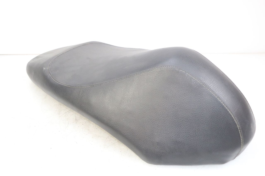 photo de SELLE PEUGEOT KISBEE 2T 50 (2010 - 2017) - Detailansicht des Bauteils