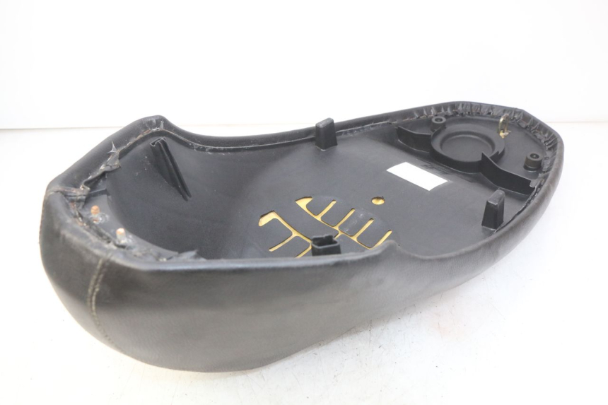 photo de SELLE PEUGEOT KISBEE 2T 50 (2010 - 2017) - Details der Befestigungspunkte