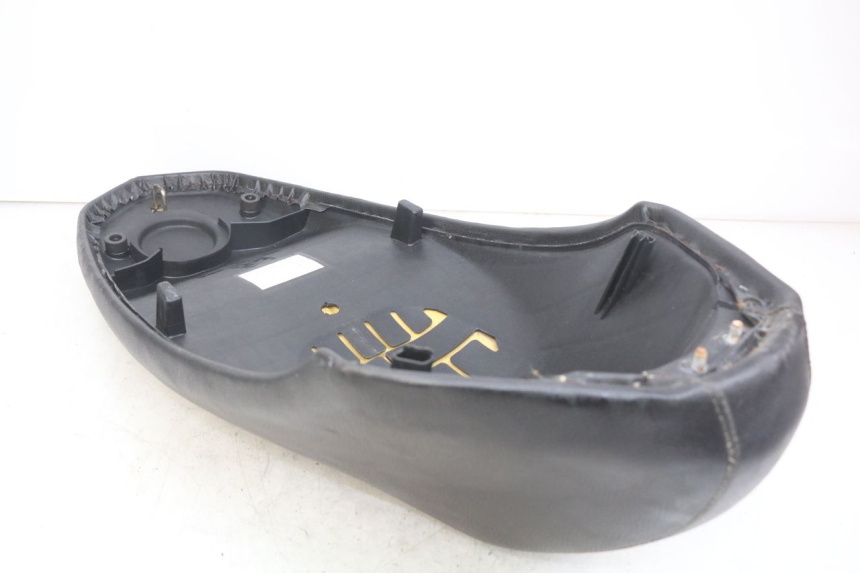 photo de SELLE PEUGEOT KISBEE 2T 50 (2010 - 2017) - Oberflächenzustand und Material