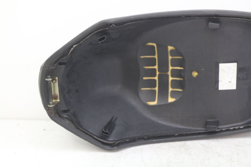 photo de SELLE PEUGEOT KISBEE 2T 50 (2010 - 2017) - Alternative Perspektive