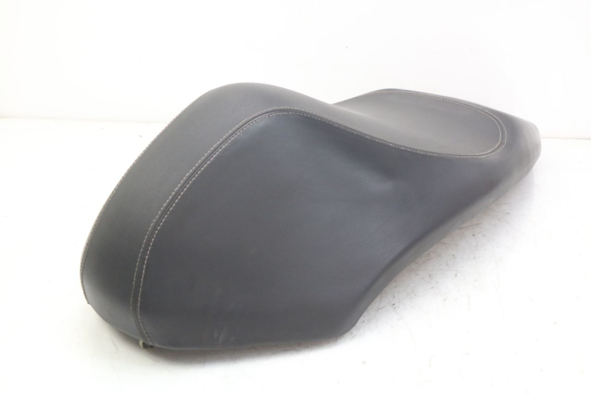 photo de SELLE PEUGEOT KISBEE 2T 50 (2010 - 2017) - Oberflächenzustand und Material