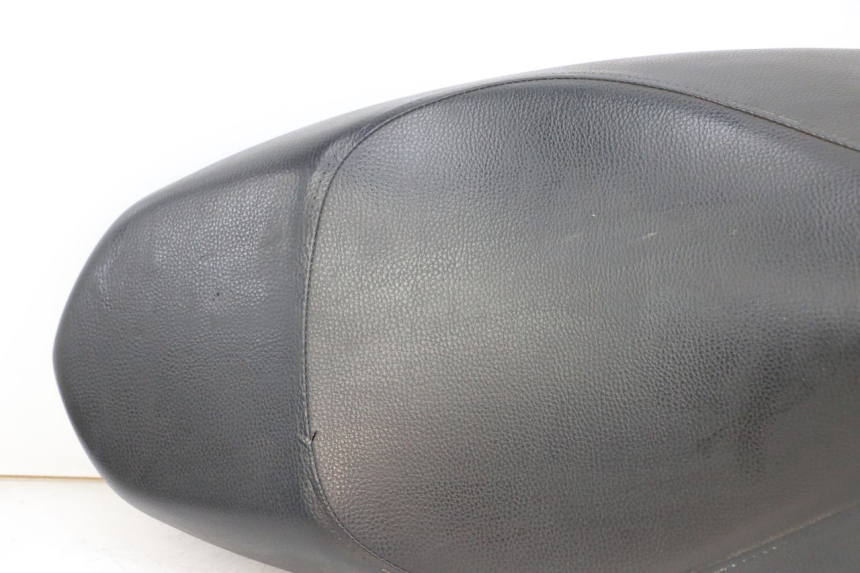 photo de SITZ PEUGEOT KISBEE 2T 50 (2018 - 2022) - Hochauflösende Nahaufnahme