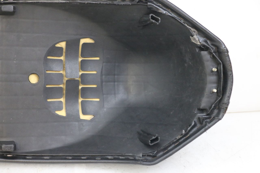 photo de SITZ PEUGEOT KISBEE 2T 50 (2018 - 2022) - Kennzeichnungen und Originalreferenzen