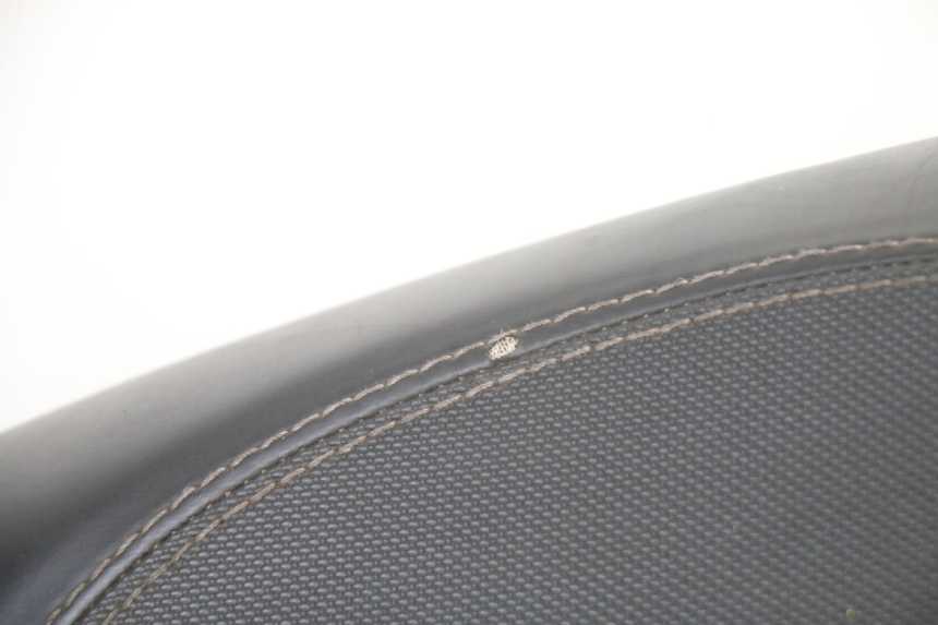 photo de SELLE PEUGEOT KISBEE 2T 50 (2010 - 2017) - Detailansicht des Bauteils