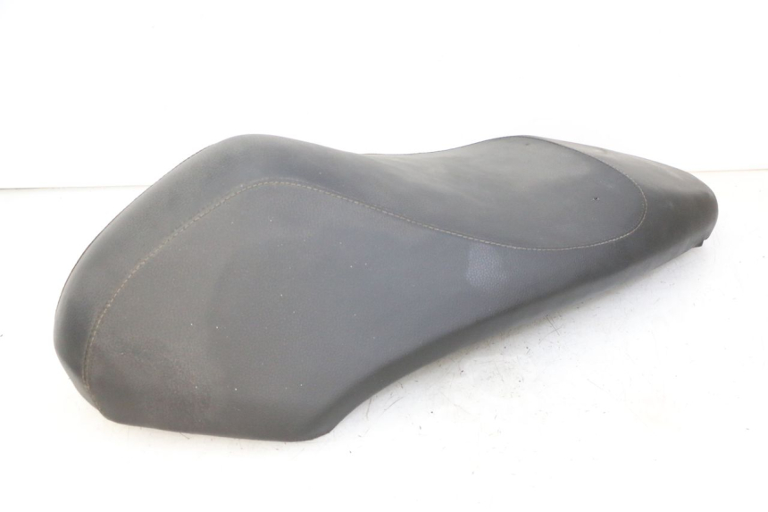 photo de SELLE PEUGEOT KISBEE 2T 50 (2010 - 2017) - Zoom auf Komponenten