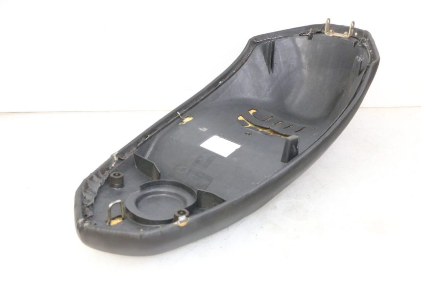 photo de SELLE PEUGEOT KISBEE 2T 50 (2010 - 2017) - Details der Befestigungspunkte