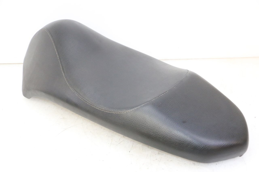 photo de SELLE PEUGEOT KISBEE 2T 50 (2010 - 2017) - Zoom auf Gebrauchszustand