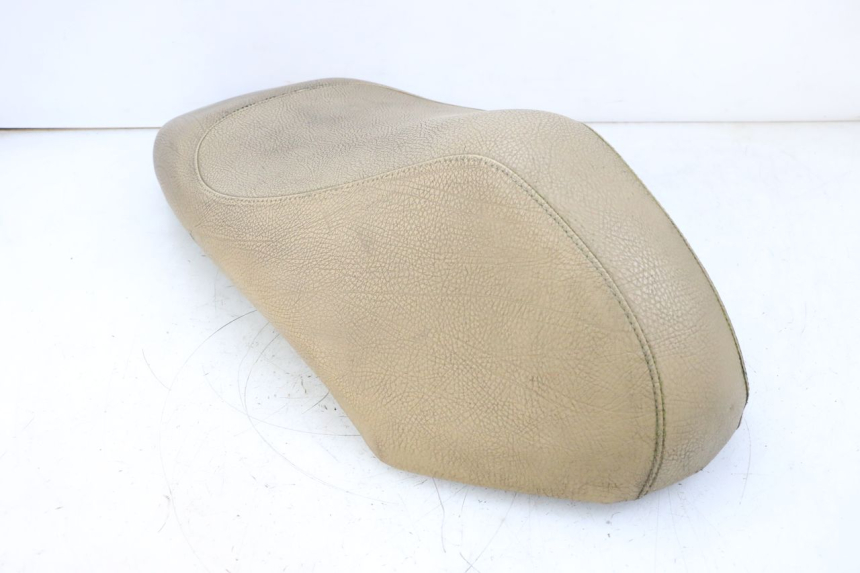 photo de SELLE PEUGEOT KISBEE 2T 50 (2010 - 2017) - Hochauflösende Nahaufnahme