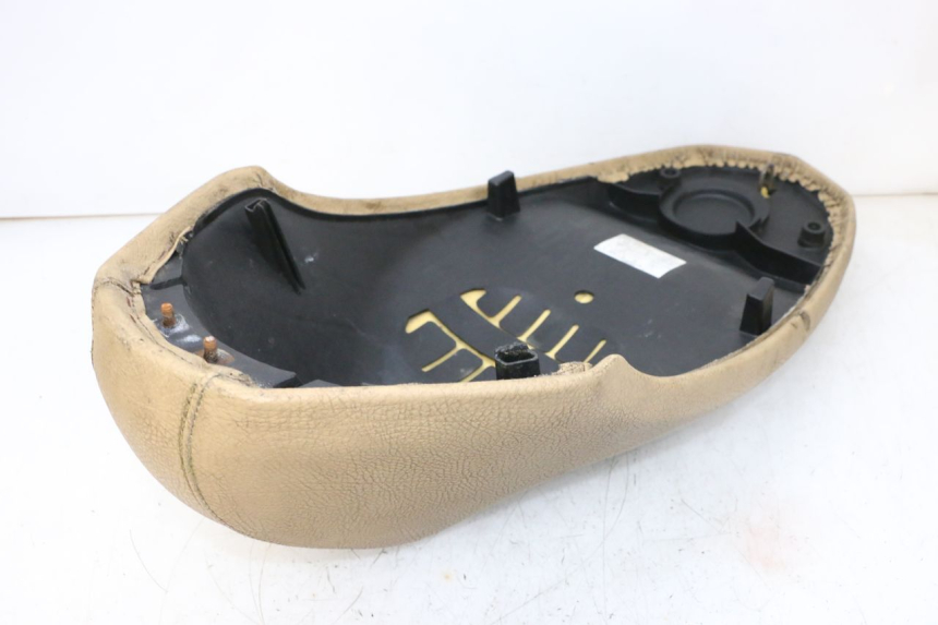 photo de SELLE PEUGEOT KISBEE 2T 50 (2010 - 2017) - Details der Befestigungspunkte