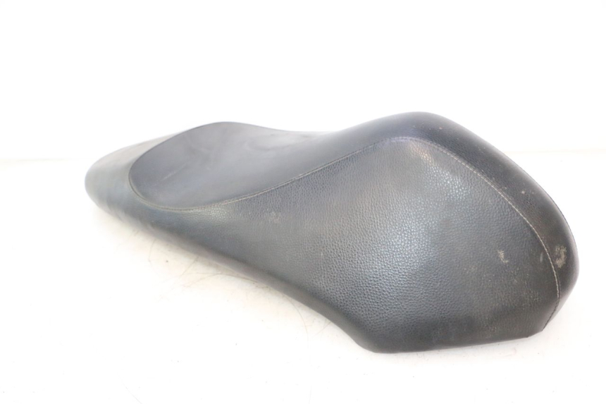 photo de SELLE PEUGEOT KISBEE 2T 50 (2010 - 2017) - Detailansicht des Bauteils
