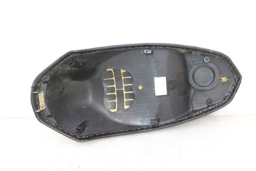 photo de SELLE PEUGEOT KISBEE 2T 50 (2010 - 2017) - Weitere Ansicht des Artikels