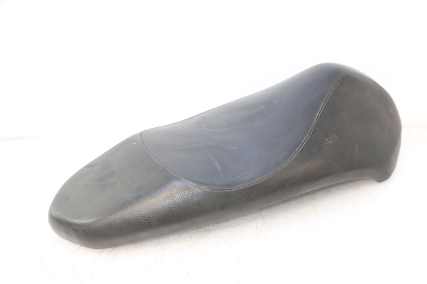 photo de SELLE PEUGEOT KISBEE 2T 50 (2010 - 2017) - Zoom auf Komponenten