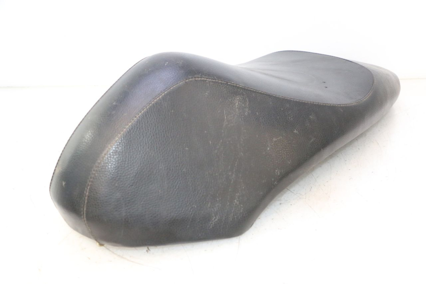 photo de SELLE PEUGEOT KISBEE 2T 50 (2010 - 2017) - Fokus auf die Struktur