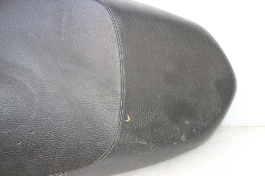 photo de SELLE PEUGEOT KISBEE 2T 50 (2010 - 2017) - Detailansicht des Bauteils