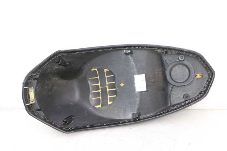 photo de SELLE PEUGEOT KISBEE 2T 50 (2010 - 2017) - Alternative Perspektive