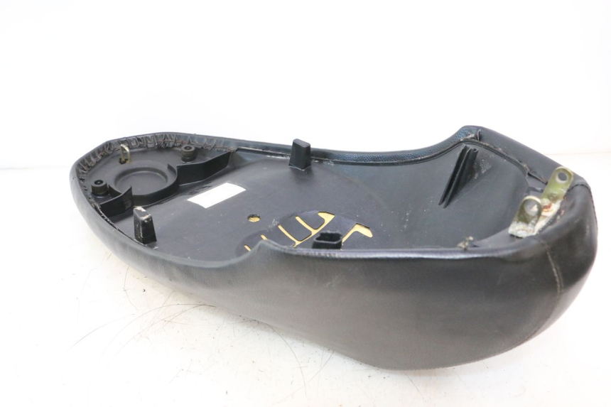 photo de SELLE PEUGEOT KISBEE 2T 50 (2010 - 2017) - Technische Nahaufnahme