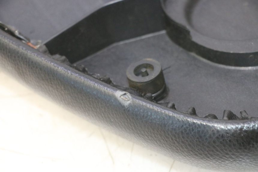 photo de SELLE PEUGEOT KISBEE 2T 50 (2010 - 2017) - Oberflächenzustand und Material