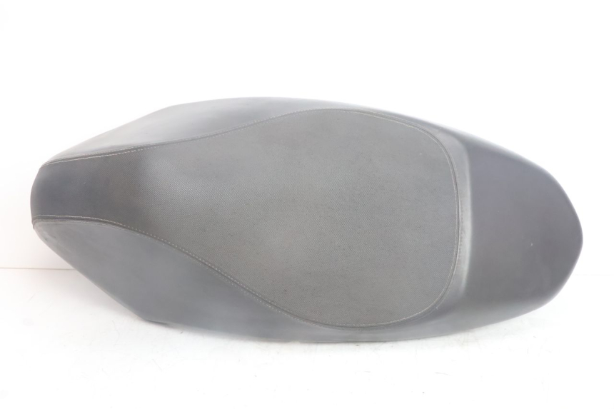 photo de SELLE PEUGEOT KISBEE 2T 50 (2010 - 2017) - Detailansicht des Bauteils