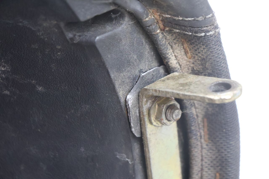 photo de SELLE PEUGEOT KISBEE 2T 50 (2010 - 2017) - Zoom auf Komponenten
