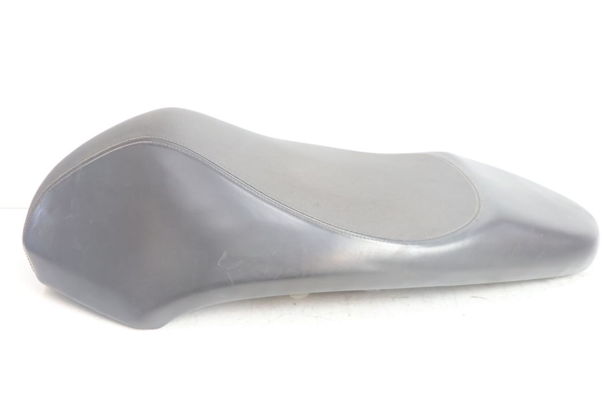 photo de SELLE PEUGEOT KISBEE 2T 50 (2010 - 2017) - Details der Befestigungspunkte