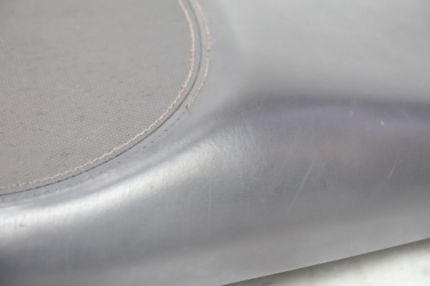 photo de SELLE PEUGEOT KISBEE 2T 50 (2010 - 2017) - Kennzeichnungen und Originalreferenzen
