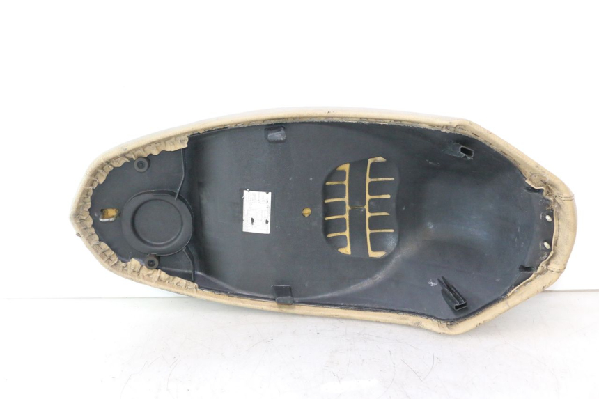 photo de SELLE PEUGEOT KISBEE 2T 50 (2010 - 2017) - Detailansicht des Bauteils