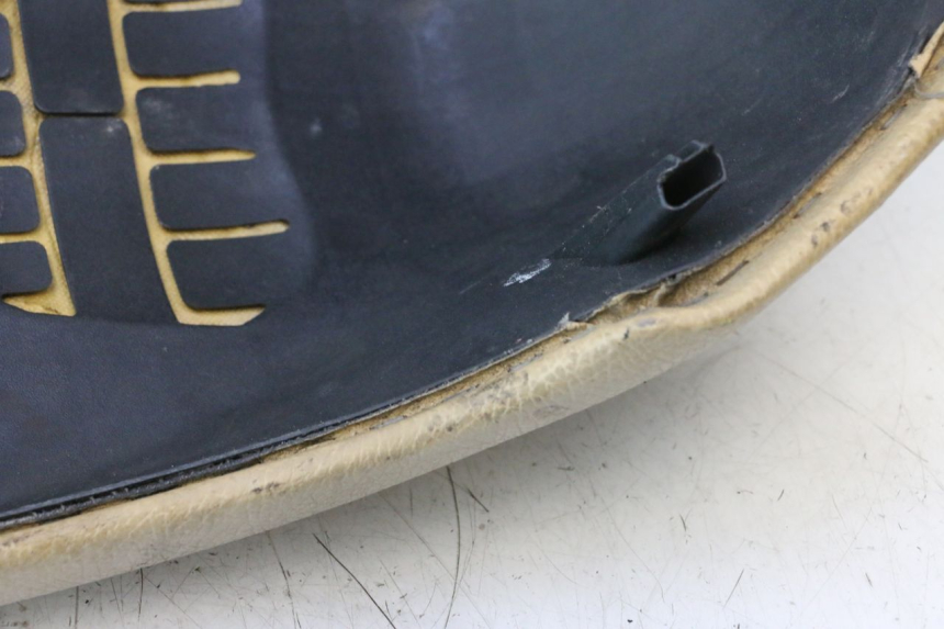 photo de SELLE PEUGEOT KISBEE 2T 50 (2010 - 2017) - Charakteristische Merkmale