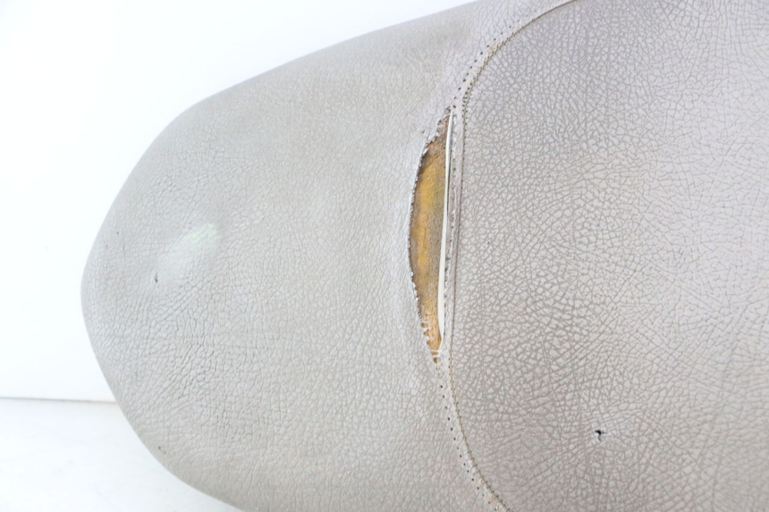 photo de SELLE PEUGEOT KISBEE 2T 50 (2010 - 2017) - Zoom auf Komponenten