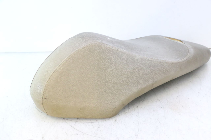 photo de SELLE PEUGEOT KISBEE 2T 50 (2010 - 2017) - Fokus auf die Struktur