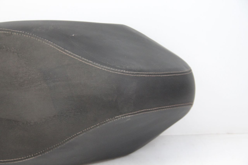 photo de SELLE PEUGEOT KISBEE 4T 50 (2018 - 2022) - Zoom auf Gebrauchszustand