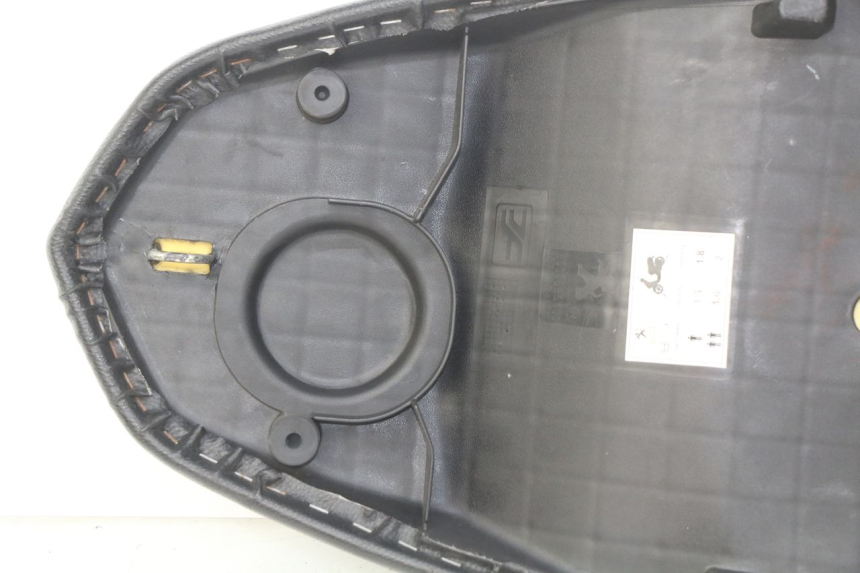 photo de SELLE PEUGEOT KISBEE 4T 50 (2018 - 2022) - Charakteristische Merkmale