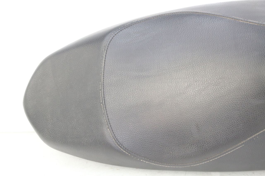 photo de SELLE PEUGEOT KISBEE 4T 50 (2018 - 2022) - Hochauflösende Nahaufnahme