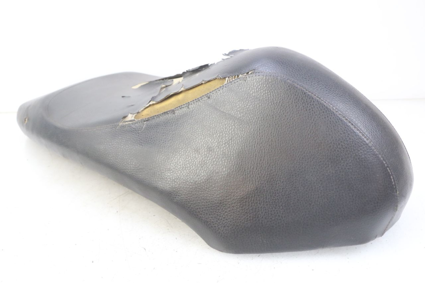 photo de SELLE PEUGEOT KISBEE 4T 50 (2010 - 2017) - Zoom auf Gebrauchszustand