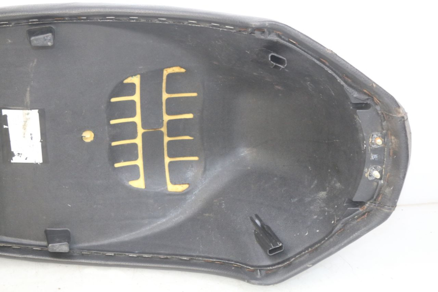 photo de SELLE PEUGEOT KISBEE 4T 50 (2010 - 2017) - Hochauflösende Nahaufnahme