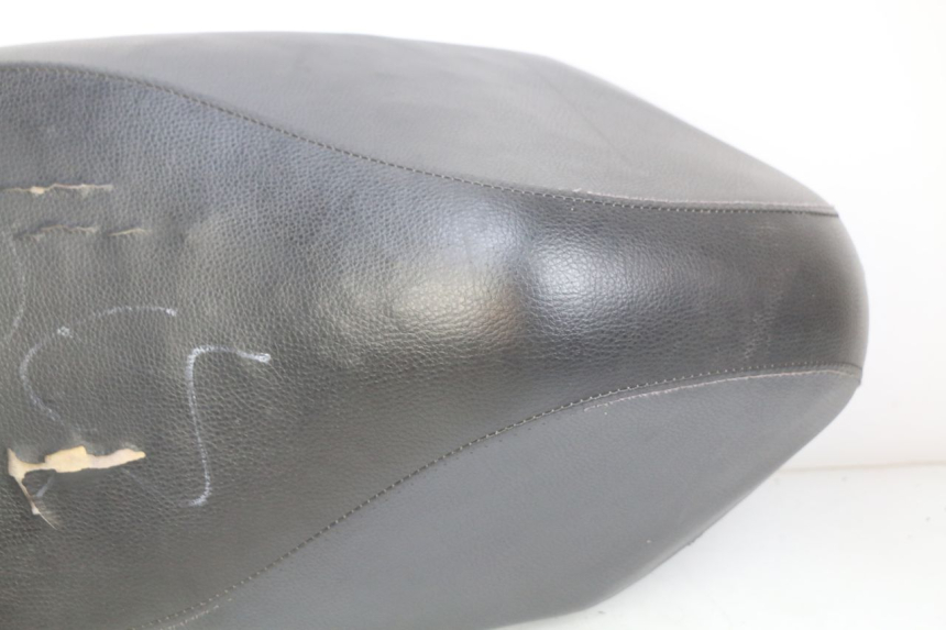 photo de SELLE PEUGEOT KISBEE 4T 50 (2010 - 2017) - Detaillierte Sichtprüfung
